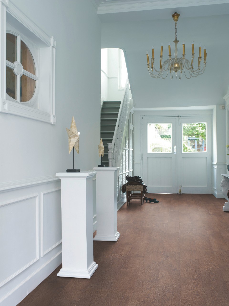 Ламинат Quick Step Classic Дуб Натуральный старинный CLM 1381 фото в интерьере